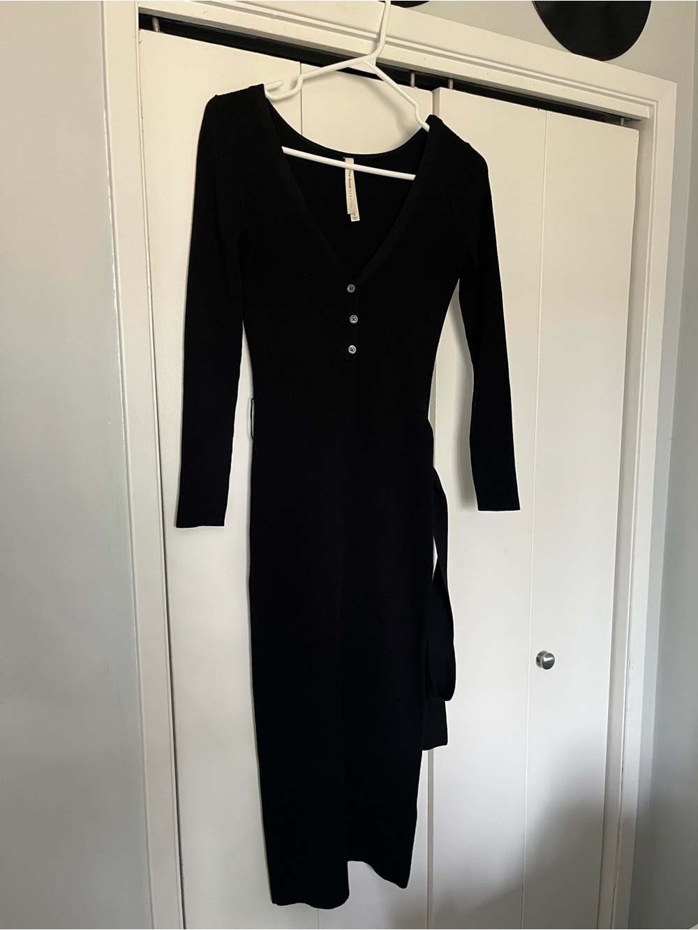 Babaton Black V-Neck Button skin tight Midi Dress evening dinner classy buisness